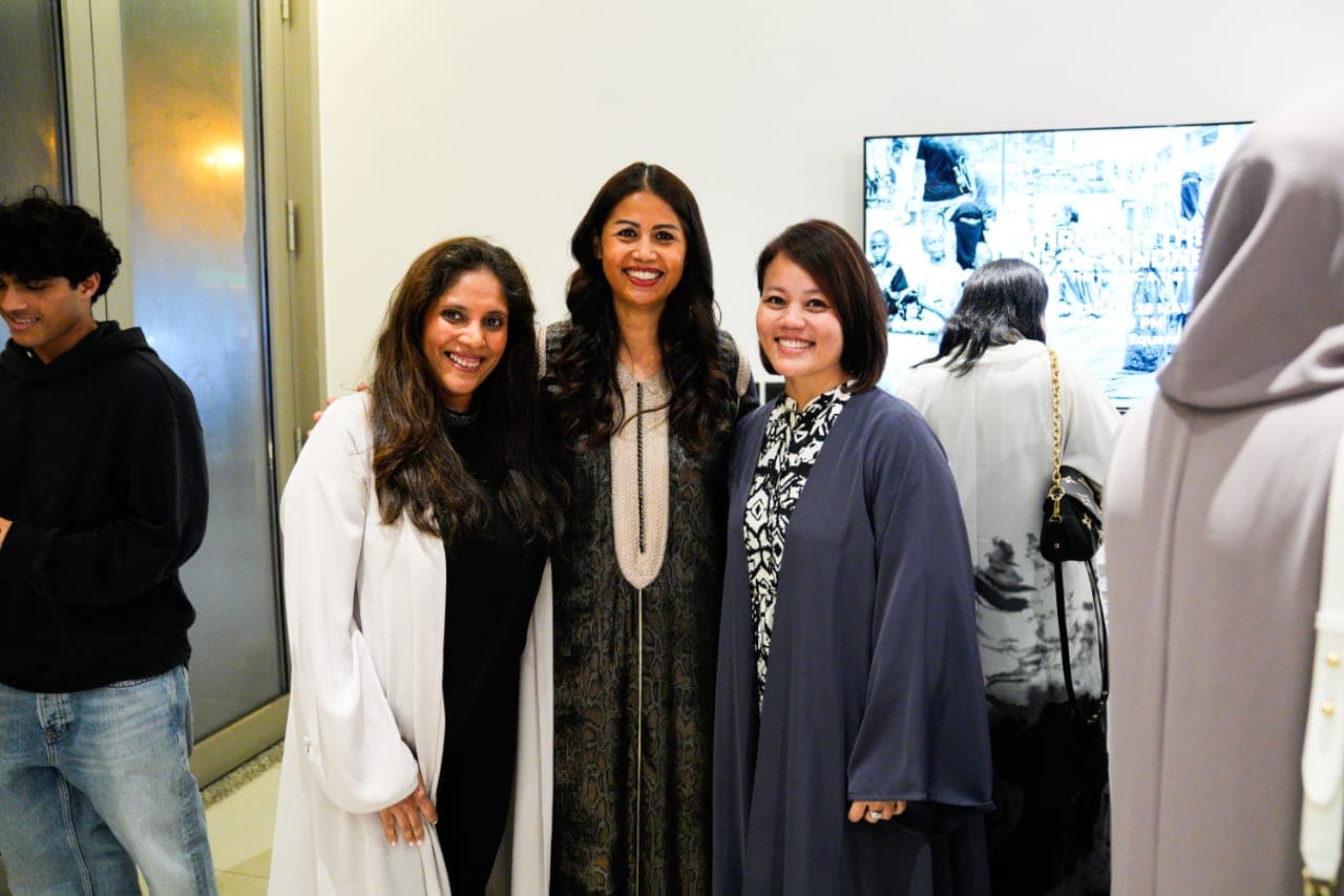 Facilitators guiding a prototype canvas